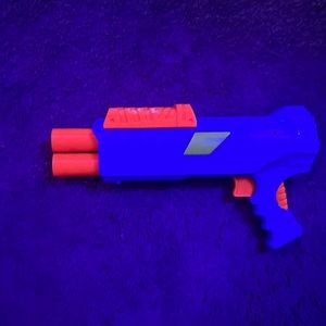 Blue nerf gun brand new I don’t use anymore